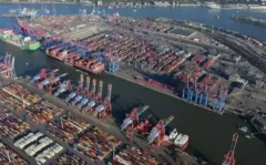 预警！汉堡港有大型集装箱船意外撞上码头